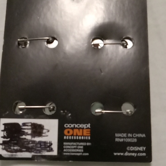 Disney Minnie Mouse button pin set - Picture 2 of 6